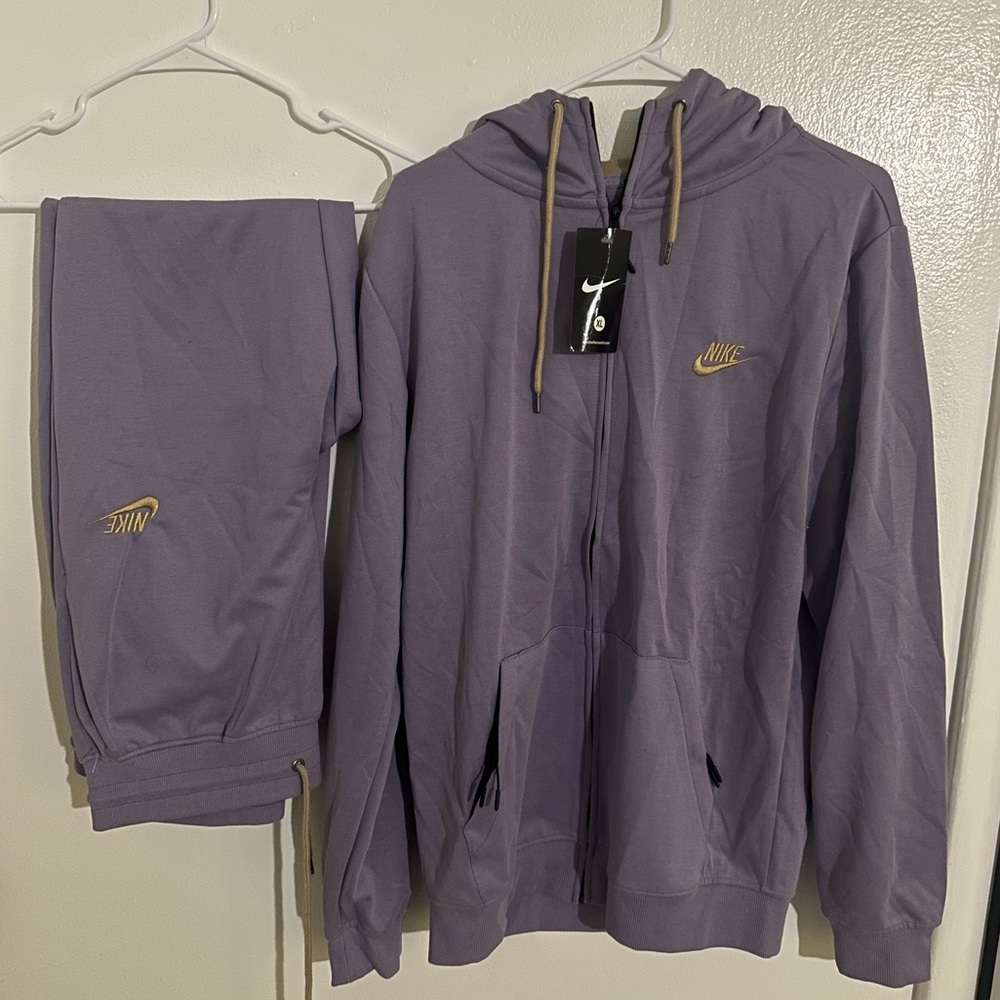 Nike Tech Set